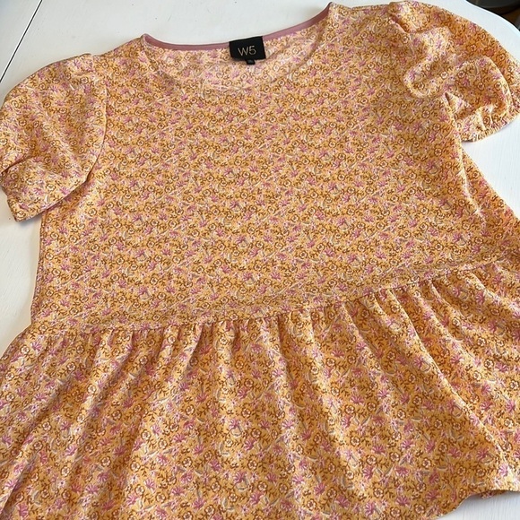 W5 Gold Floral Short Sleeve Babydoll Top with puff Sleeve Size M NWOT - Picture 1 of 9